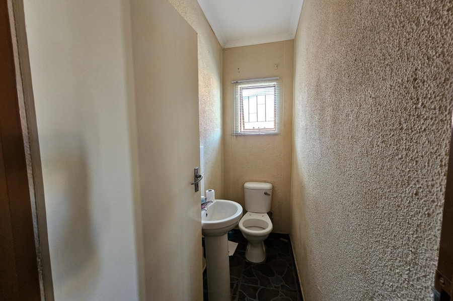 To Let 3 Bedroom Property for Rent in Tlhabane West North West